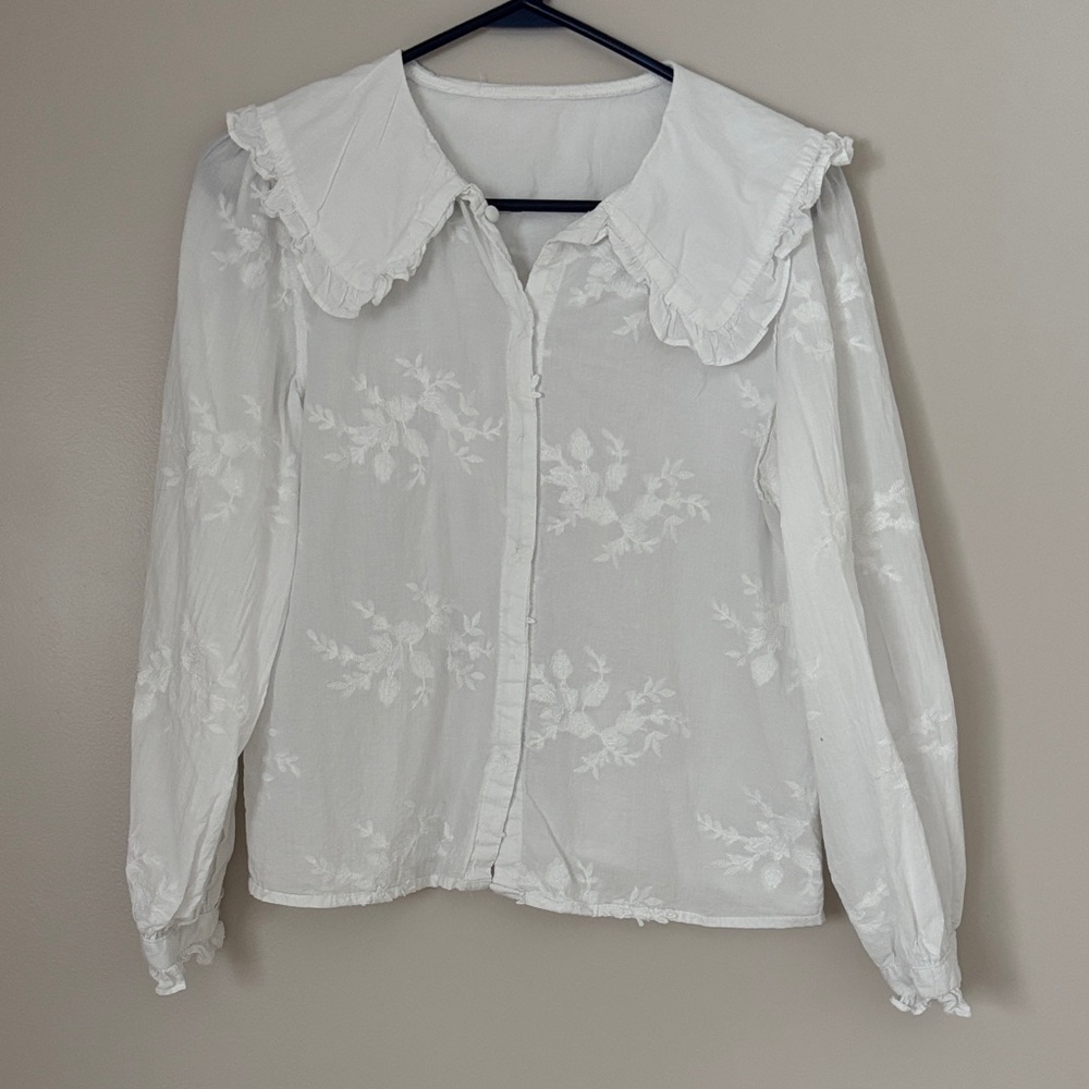 Chic White Embroidered Blouse
